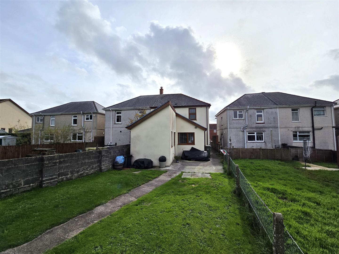 Heol Llanelli, Pontyates, Llanelli, SA15 5UH